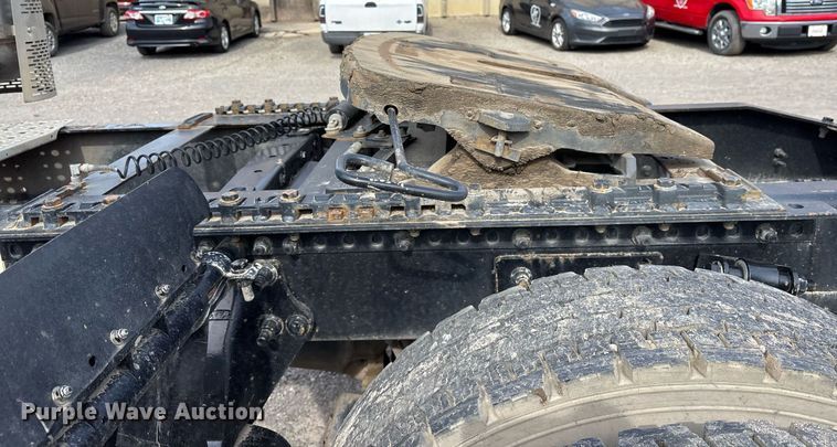 image for item OB9605 2008 Freightliner Columbia 120 semi truck