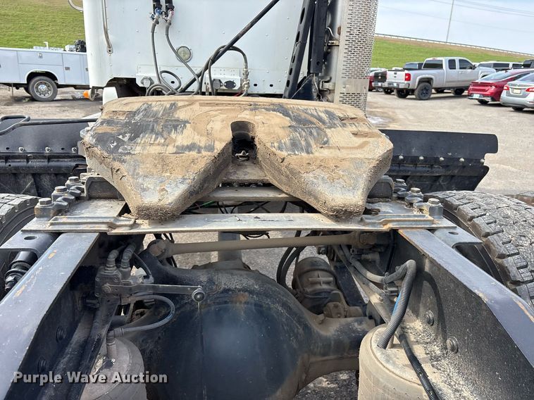 image for item OB9605 2008 Freightliner Columbia 120 semi truck