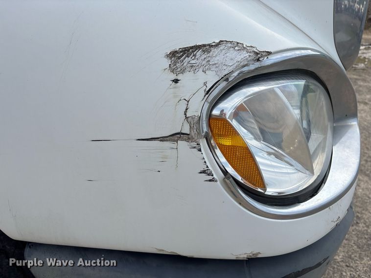 image for item OB9605 2008 Freightliner Columbia 120 semi truck