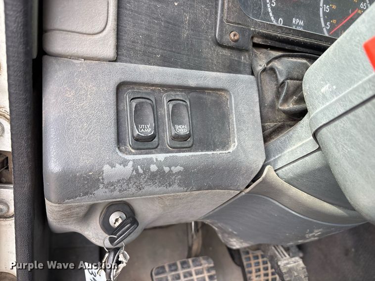 image for item OB9605 2008 Freightliner Columbia 120 semi truck