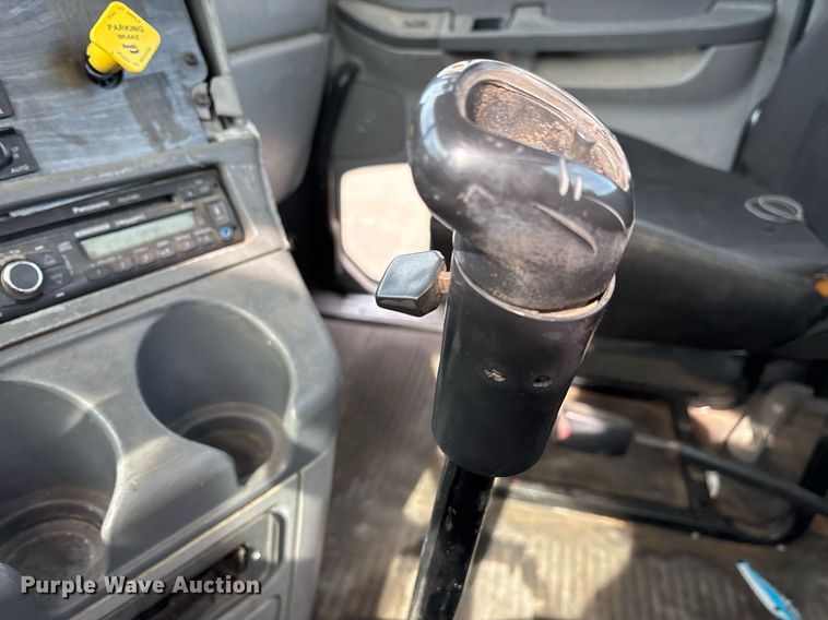 image for item OB9605 2008 Freightliner Columbia 120 semi truck