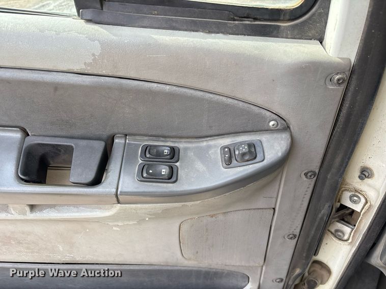 image for item OB9605 2008 Freightliner Columbia 120 semi truck