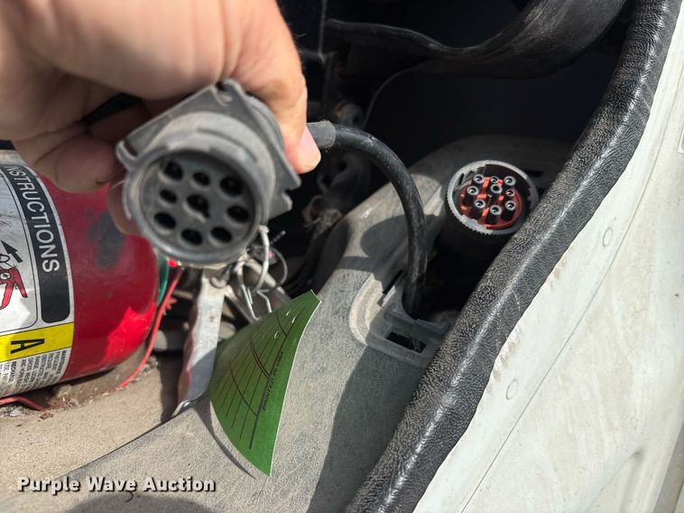 image for item OB9605 2008 Freightliner Columbia 120 semi truck