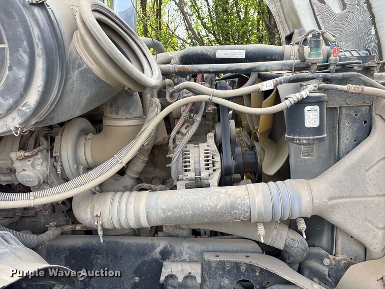 image for item OB9605 2008 Freightliner Columbia 120 semi truck