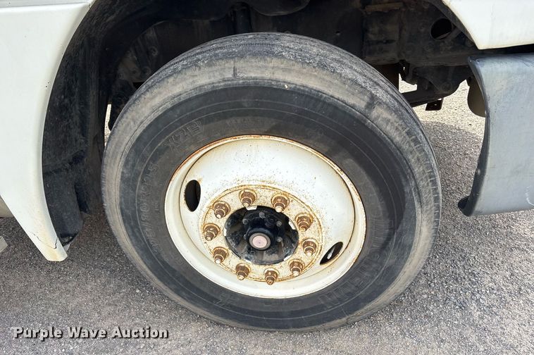 image for item OB9605 2008 Freightliner Columbia 120 semi truck