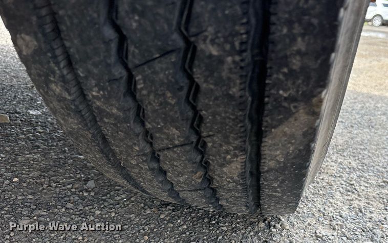 image for item OB9605 2008 Freightliner Columbia 120 semi truck