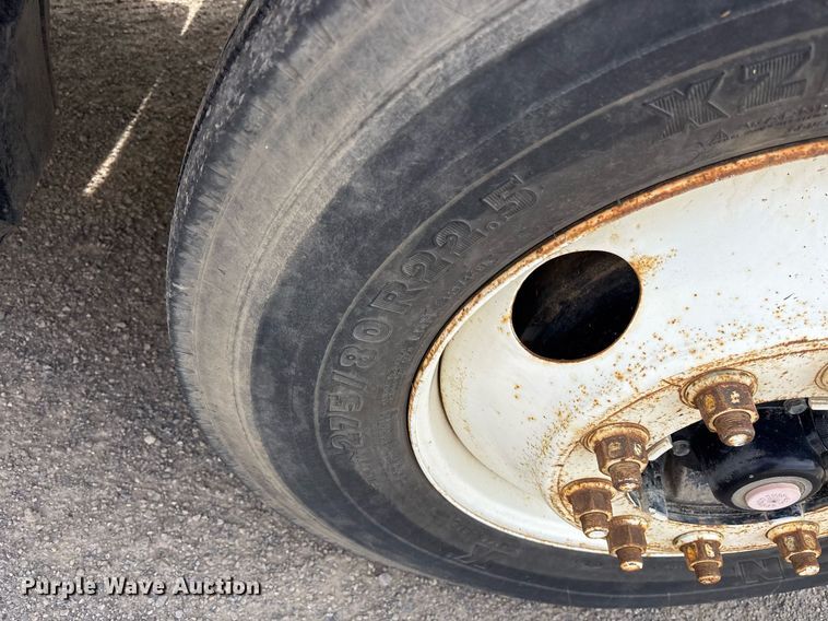 image for item OB9605 2008 Freightliner Columbia 120 semi truck