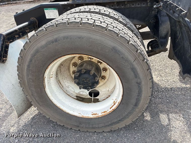 image for item OB9605 2008 Freightliner Columbia 120 semi truck