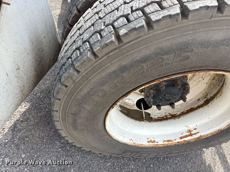 image for item OB9605 2008 Freightliner Columbia 120 semi truck