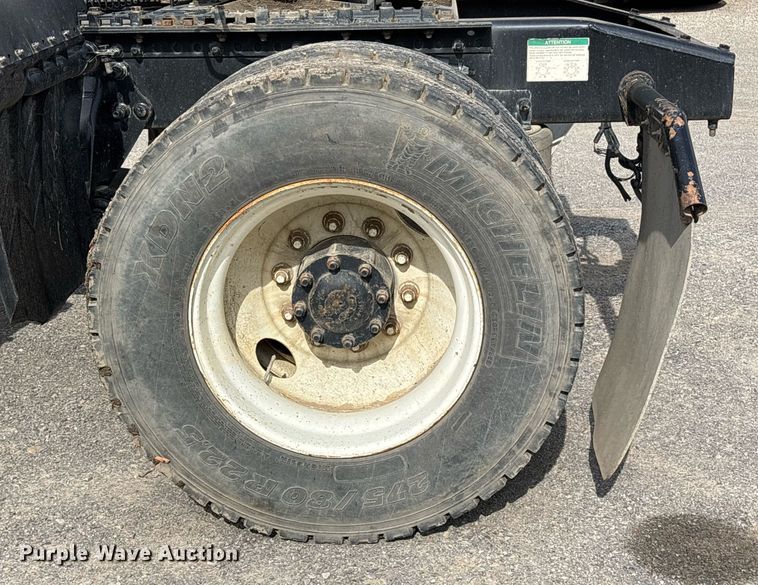 image for item OB9605 2008 Freightliner Columbia 120 semi truck