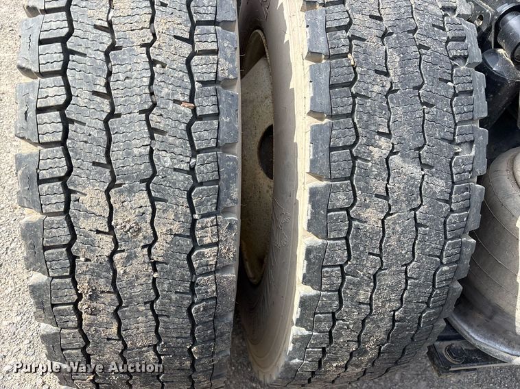 image for item OB9605 2008 Freightliner Columbia 120 semi truck