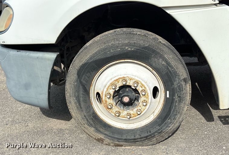 image for item OB9605 2008 Freightliner Columbia 120 semi truck