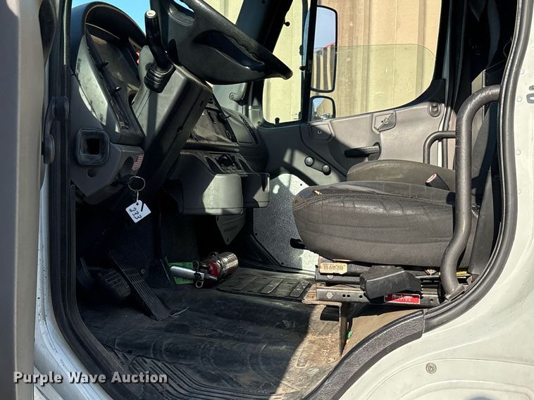 image for item OB9607 2012 Freightliner Business Class M2 delivery truck