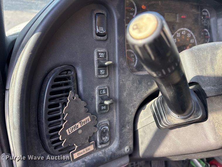 image for item OB9607 2012 Freightliner Business Class M2 delivery truck