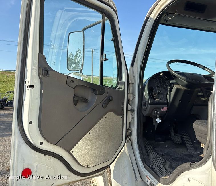 image for item OB9607 2012 Freightliner Business Class M2 delivery truck