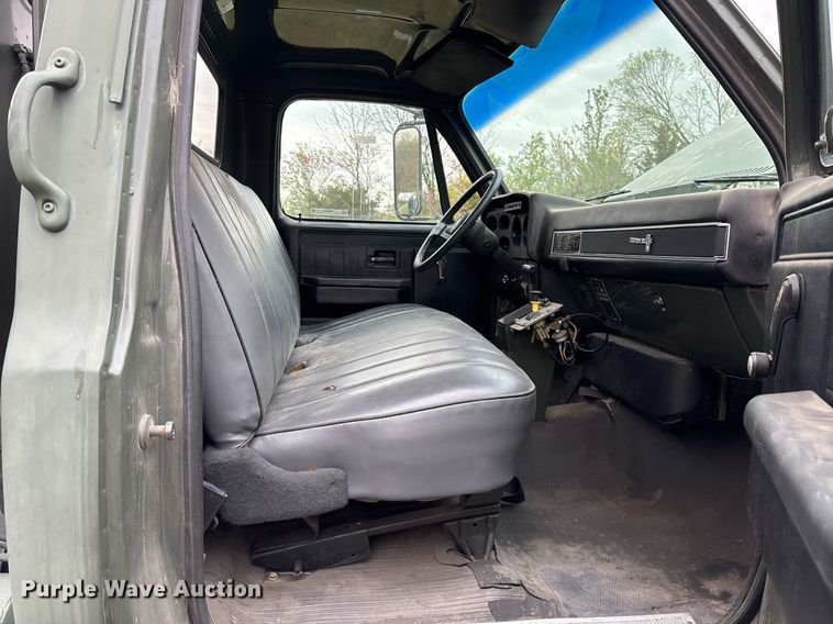 image for item OB9613 1987 Chevrolet C6500 fuel / lube truck