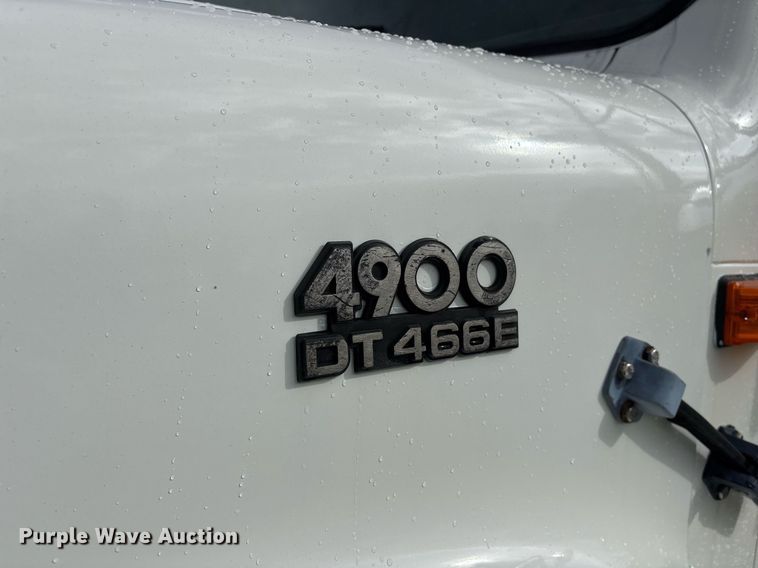 image for item OB9615 1993 International 4700 flatbed truck