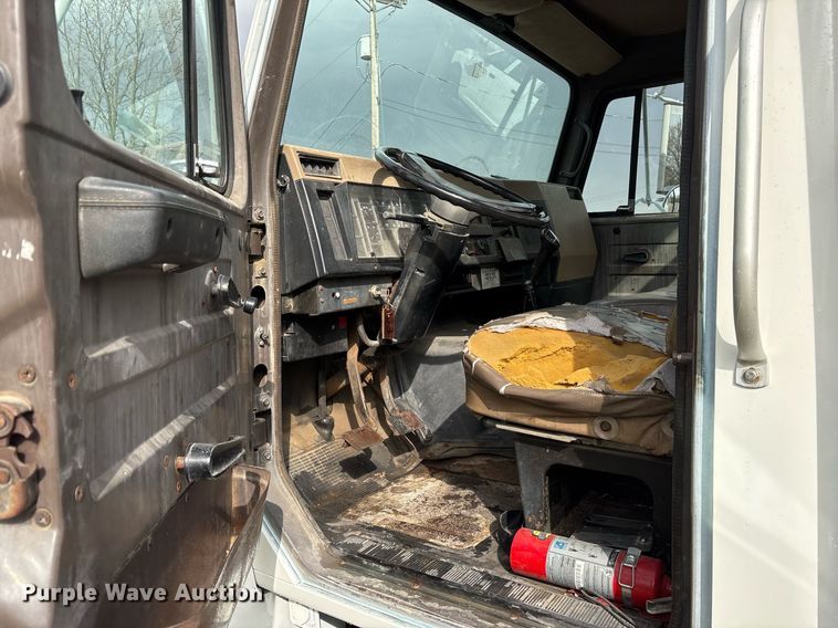 image for item OB9615 1993 International 4700 flatbed truck