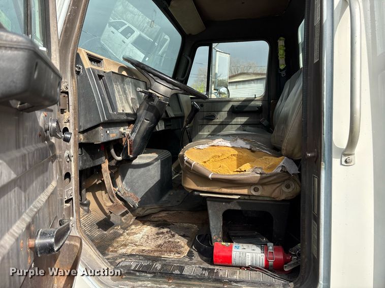 image for item OB9615 1993 International 4700 flatbed truck