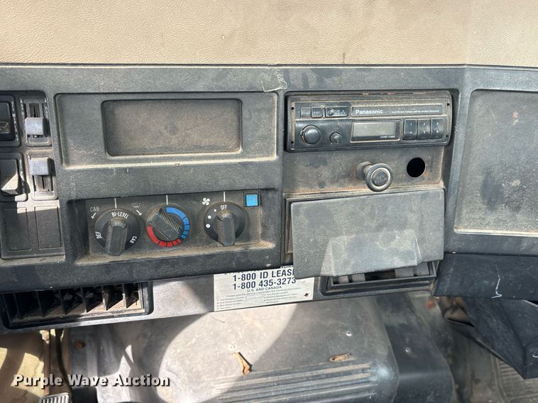 image for item OB9615 1993 International 4700 flatbed truck