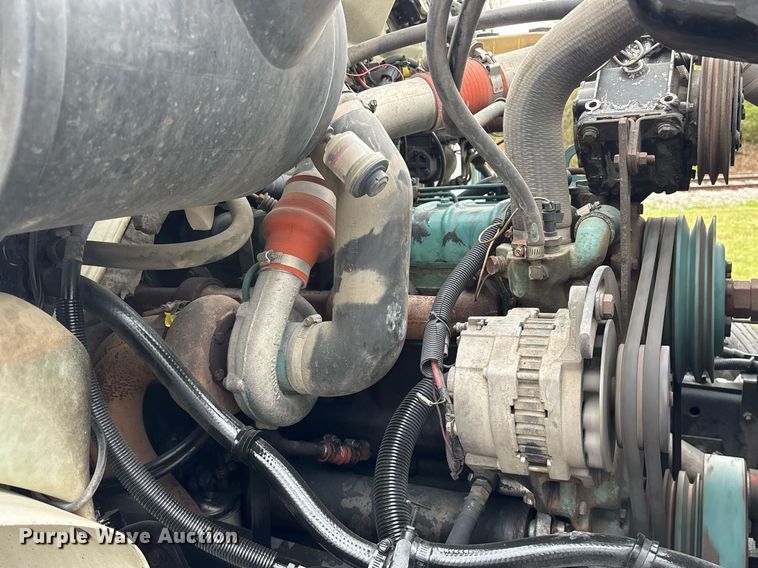 image for item OB9615 1993 International 4700 flatbed truck