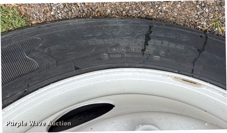 image for item OB9615 1993 International 4700 flatbed truck