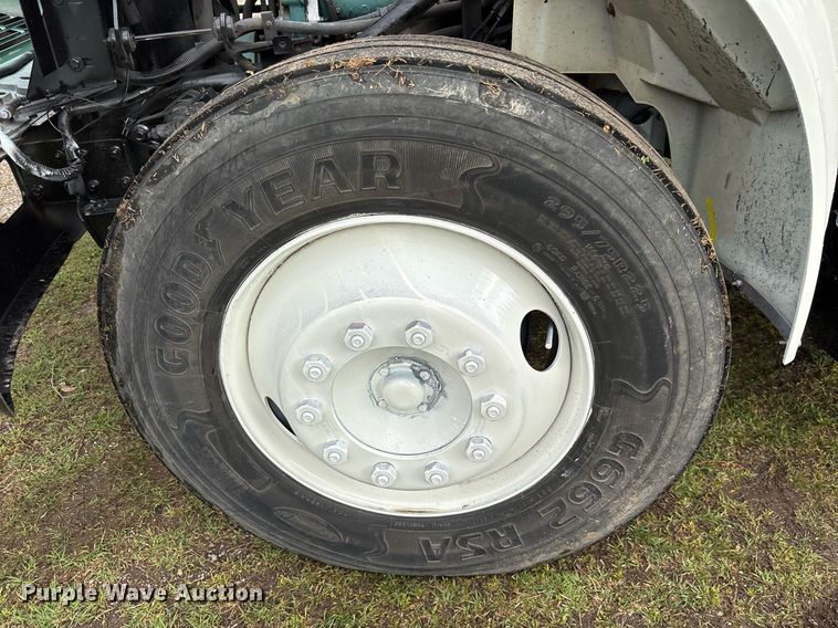 image for item OB9615 1993 International 4700 flatbed truck