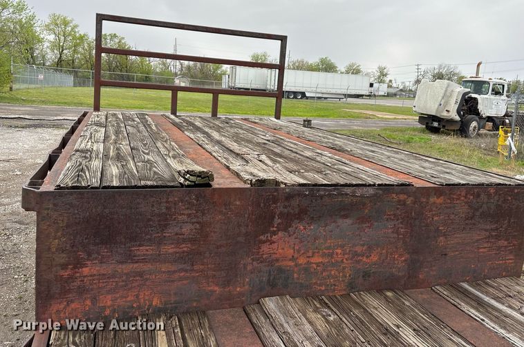 image for item OB9617 1981 Vulcan FTD-65 VT-5822 drop deck trailer