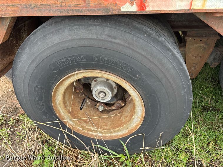 image for item OB9617 1981 Vulcan FTD-65 VT-5822 drop deck trailer