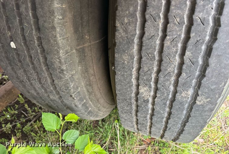 image for item OB9617 1981 Vulcan FTD-65 VT-5822 drop deck trailer