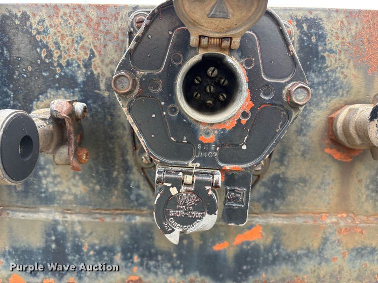 image for item OB9617 1981 Vulcan FTD-65 VT-5822 drop deck trailer