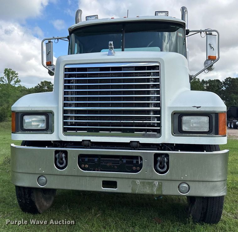 image for item OB9620 2015 Mack CHU613 semi truck