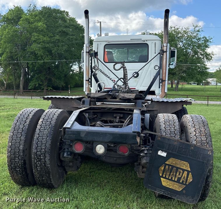 image for item OB9620 2015 Mack CHU613 semi truck