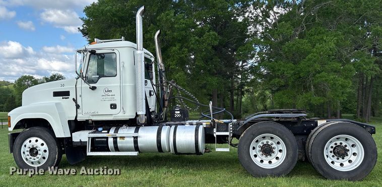 image for item OB9620 2015 Mack CHU613 semi truck