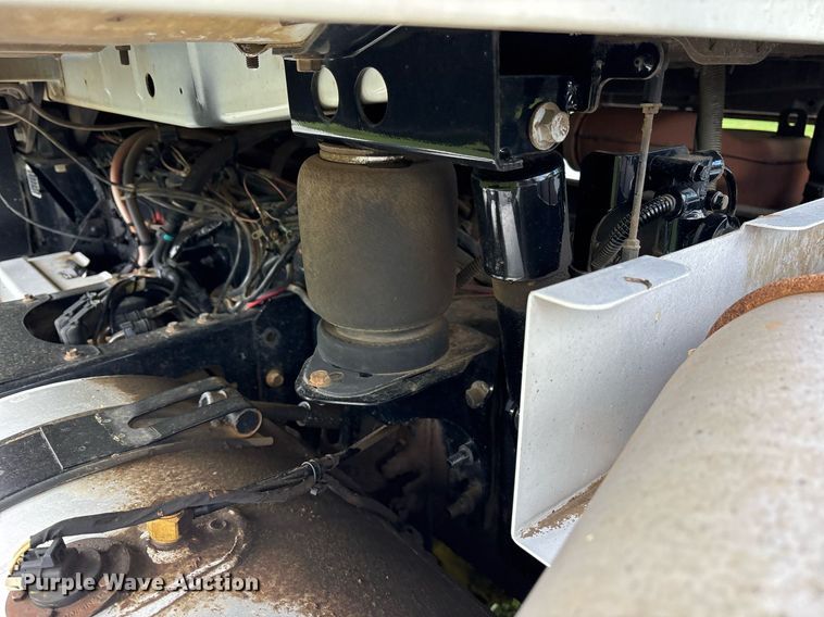 image for item OB9620 2015 Mack CHU613 semi truck