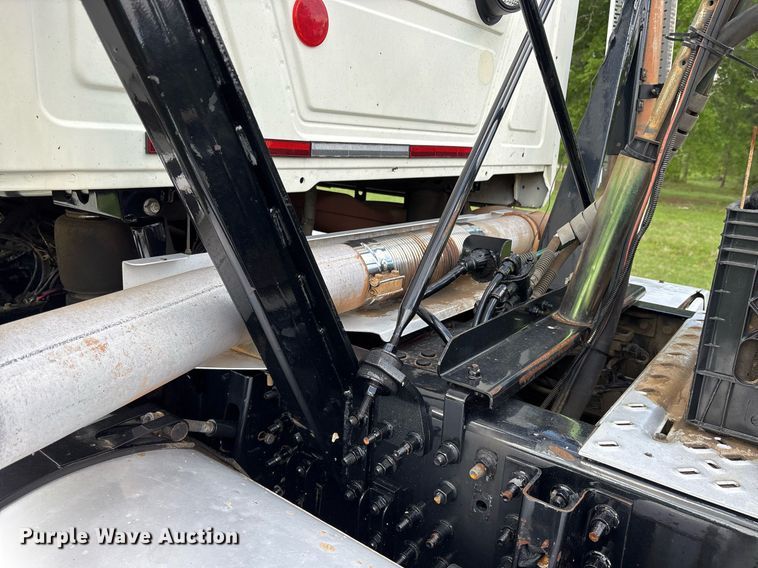 image for item OB9620 2015 Mack CHU613 semi truck