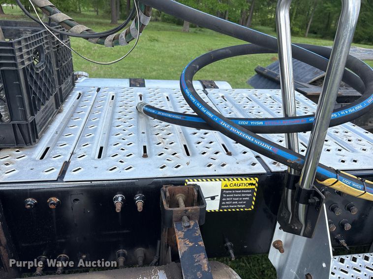 image for item OB9620 2015 Mack CHU613 semi truck