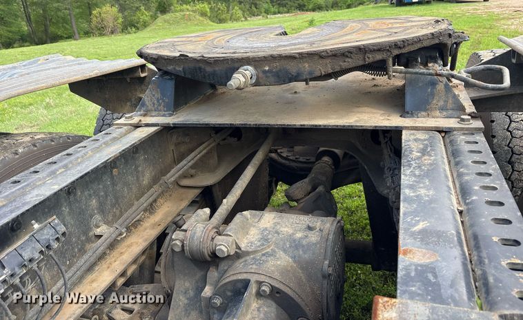 image for item OB9620 2015 Mack CHU613 semi truck