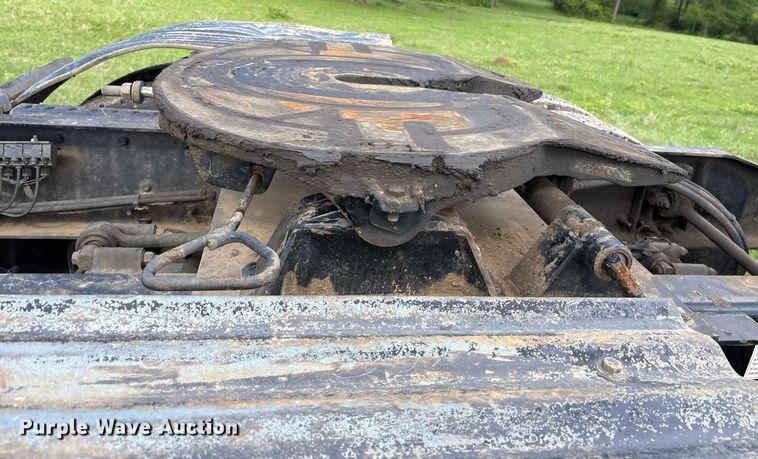 image for item OB9620 2015 Mack CHU613 semi truck