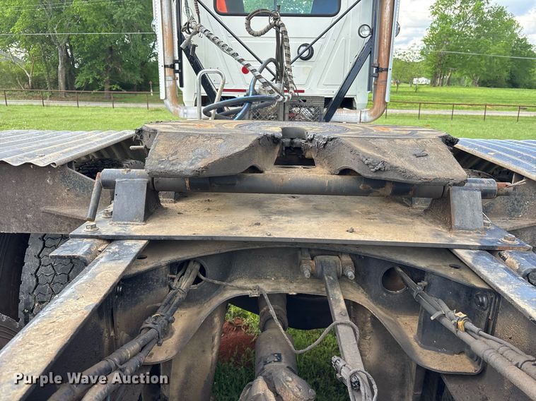 image for item OB9620 2015 Mack CHU613 semi truck