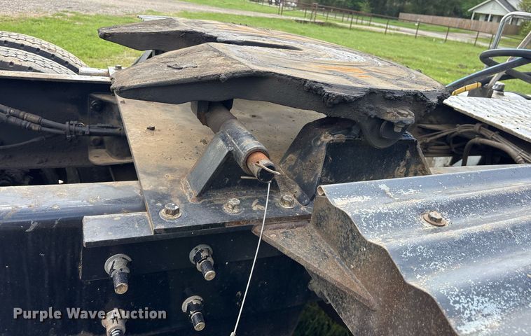 image for item OB9620 2015 Mack CHU613 semi truck