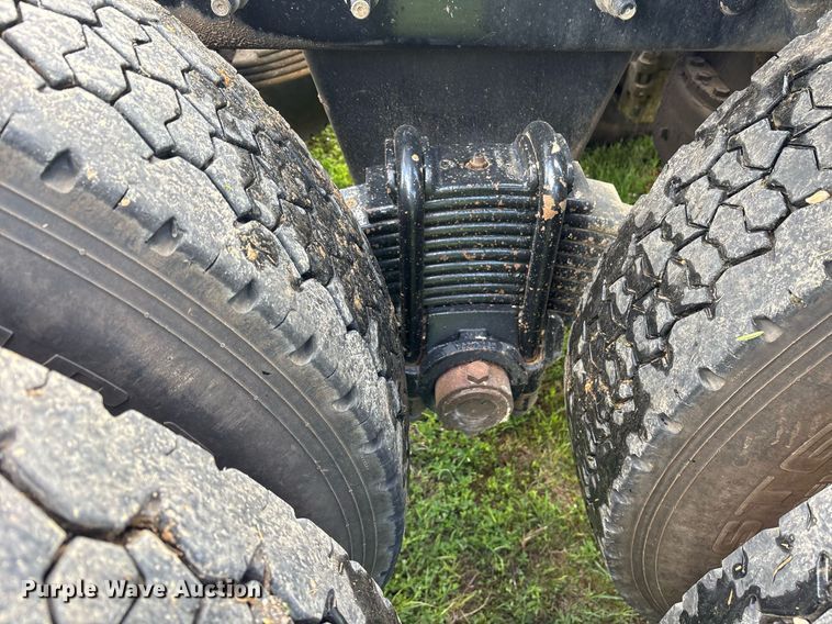 image for item OB9620 2015 Mack CHU613 semi truck