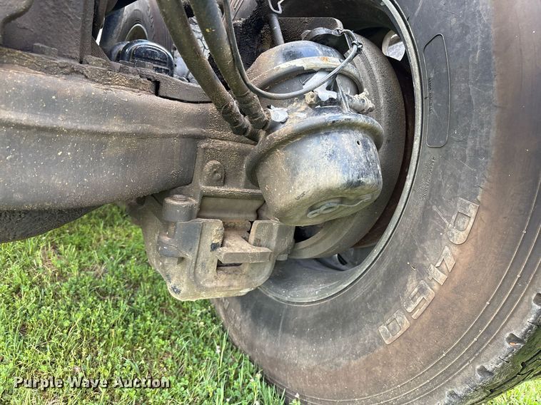 image for item OB9620 2015 Mack CHU613 semi truck