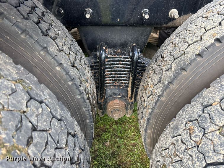 image for item OB9620 2015 Mack CHU613 semi truck