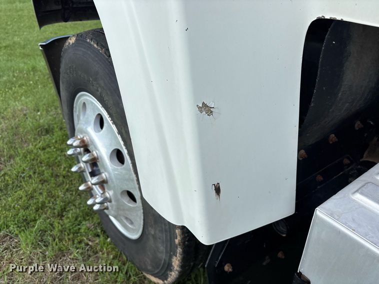 image for item OB9620 2015 Mack CHU613 semi truck