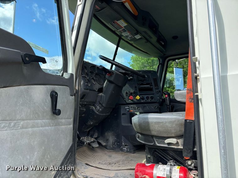 image for item OB9620 2015 Mack CHU613 semi truck