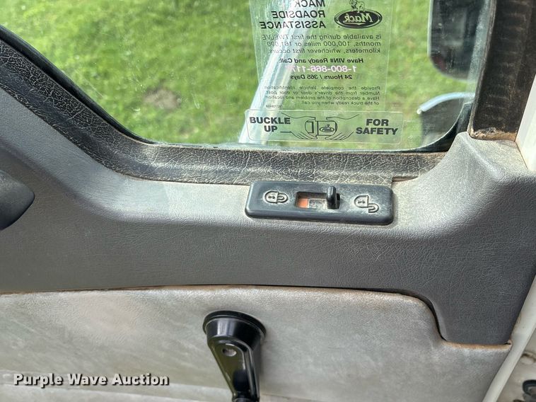 image for item OB9620 2015 Mack CHU613 semi truck