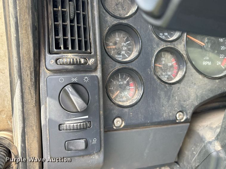 image for item OB9620 2015 Mack CHU613 semi truck