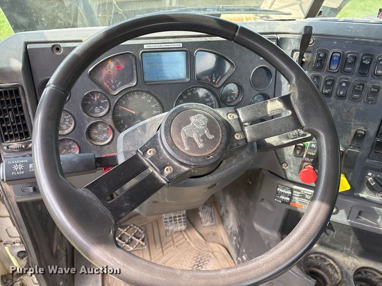 image for item OB9620 2015 Mack CHU613 semi truck