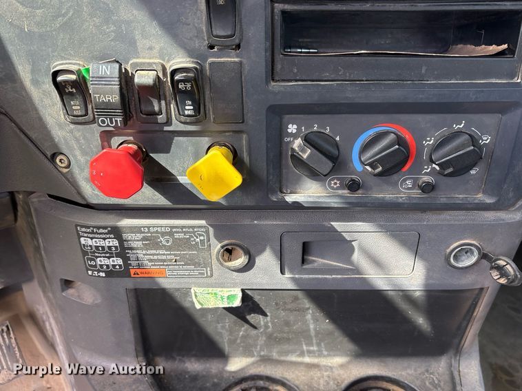 image for item OB9620 2015 Mack CHU613 semi truck